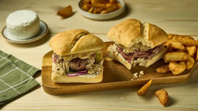 Burger au chèvre et sauce aux champignons