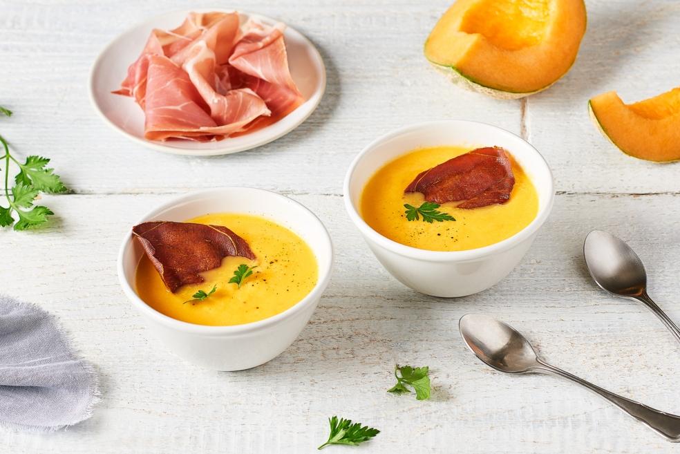 Soupe froide de melon et chips de jambon