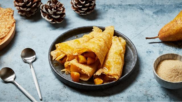 Crêpes fourrées aux poires flambées au rhum