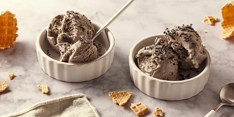 Glace au sésame noir