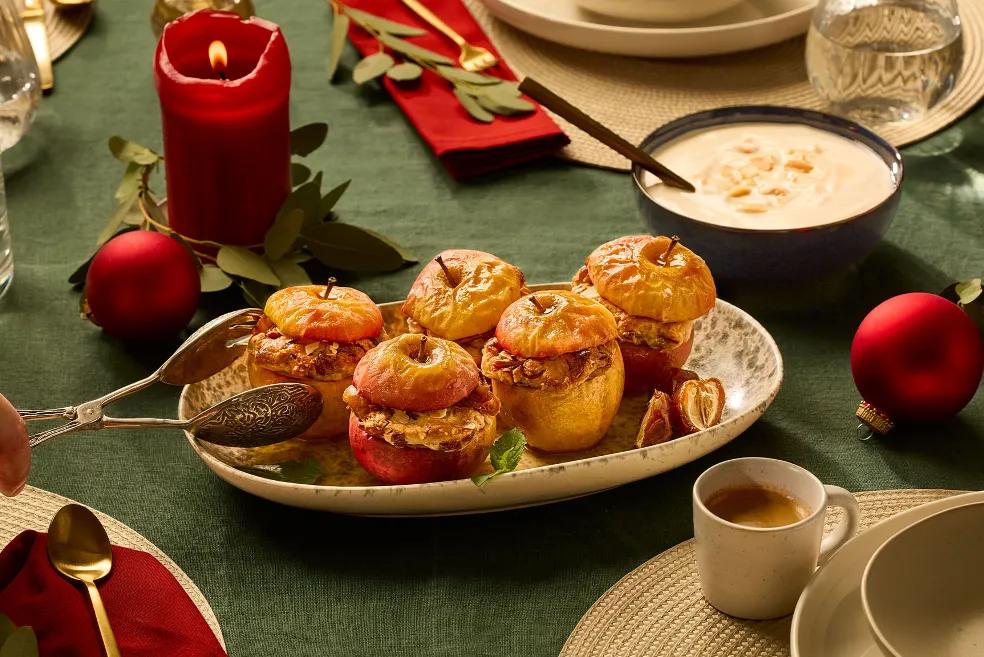 Pommes au four garnies de dattes et de pâte d'amandes