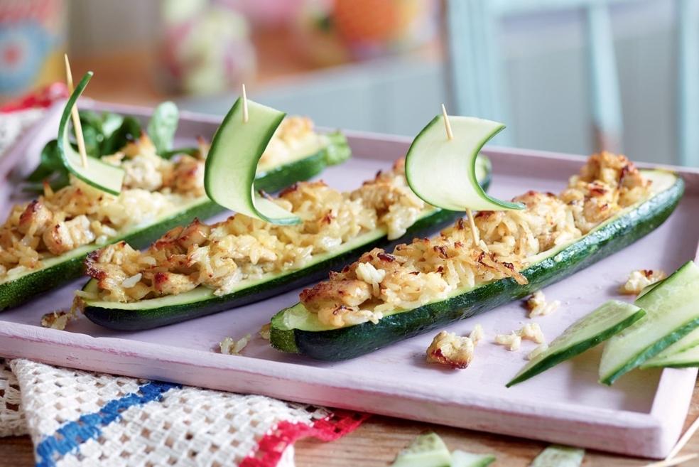 Bateaux de courgettes farcies au poulet et riz