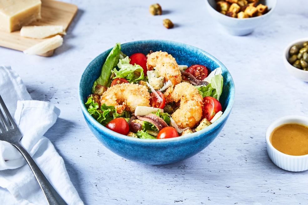 Salade césar aux crevettes panées