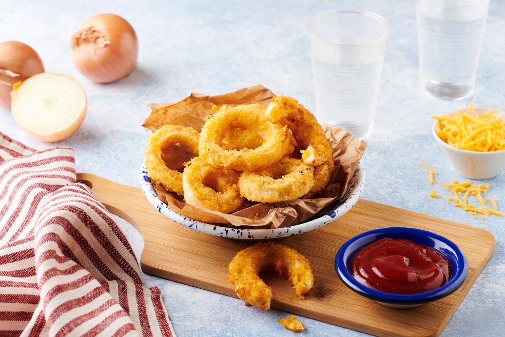 Oignons rings au cheddar et ketchup maison