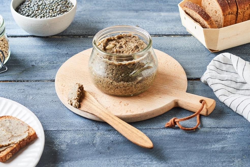 Terrine de campagne vegan aux lentilles et noisettes