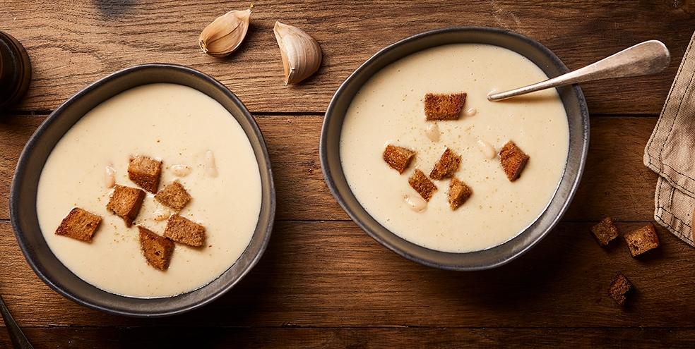 Velouté de haricots blancs à l'ail rôti