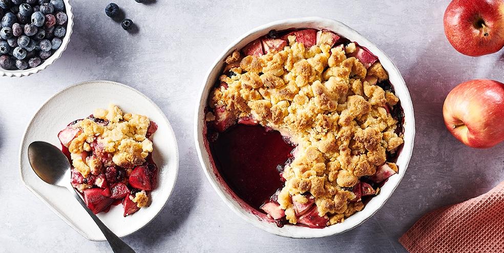 Crumble aux pommes et fruits rouges