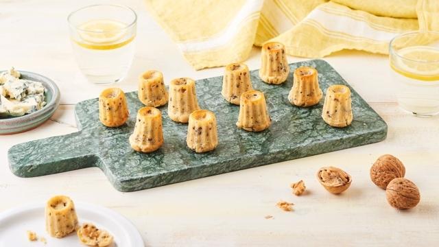 Cannelés au Roquefort et noix