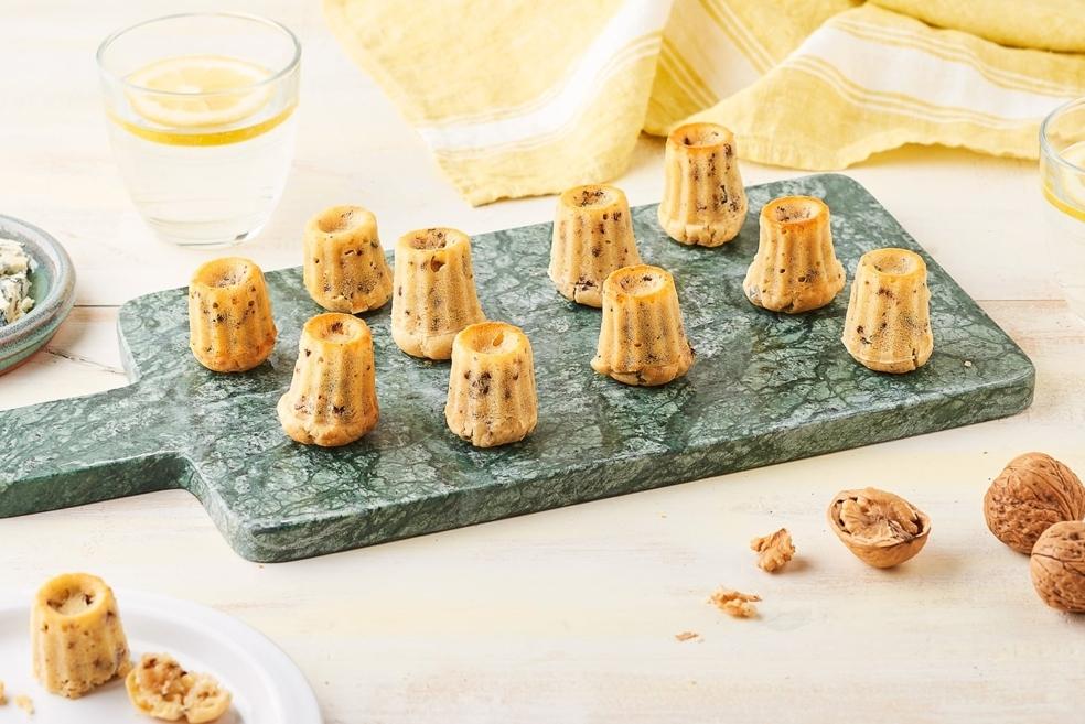 Cannelés au Roquefort et noix