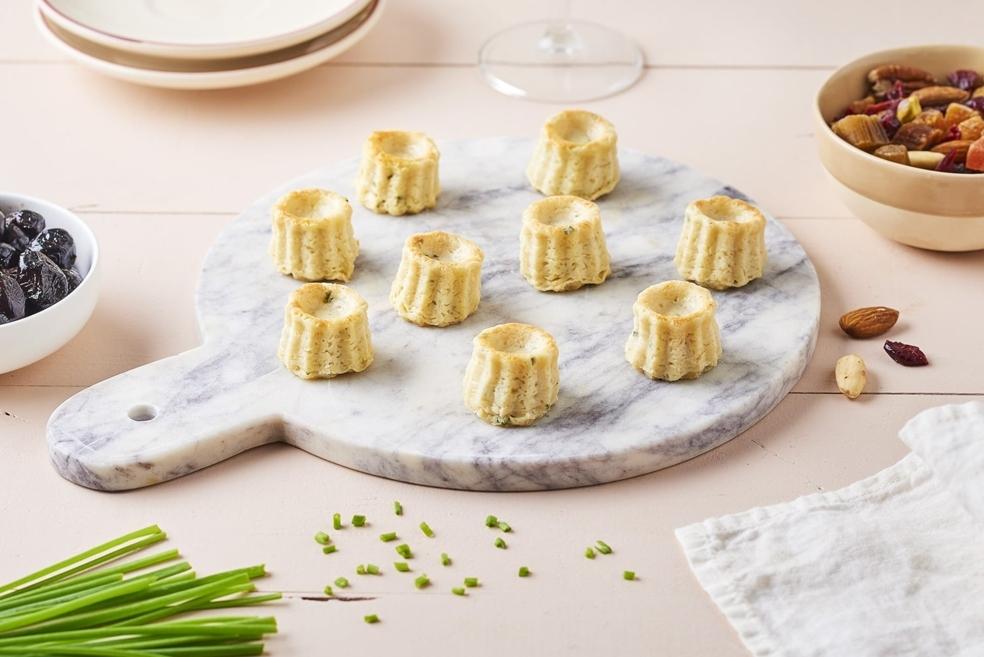 Cannelés à la chair de crabe et ciboulette