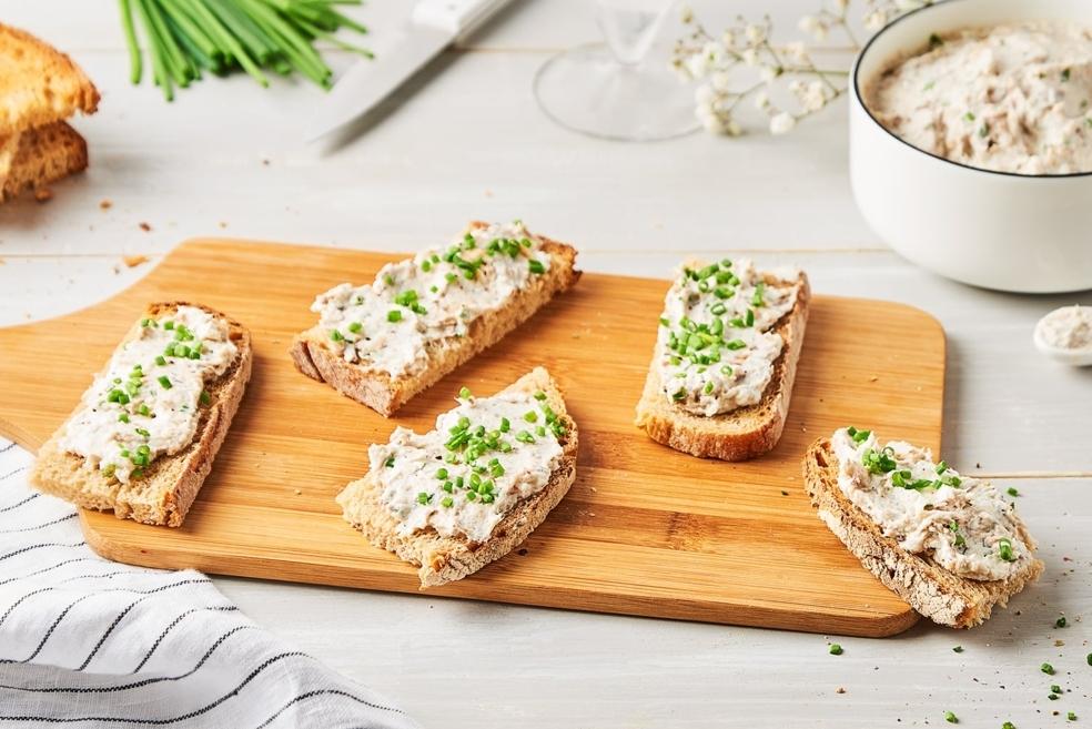 Rillettes de sardines et toast à l’ail