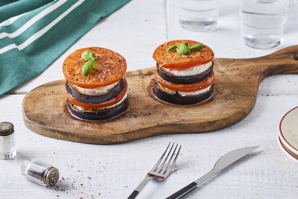 Millefeuille de tomate aubergine mozza et basilic