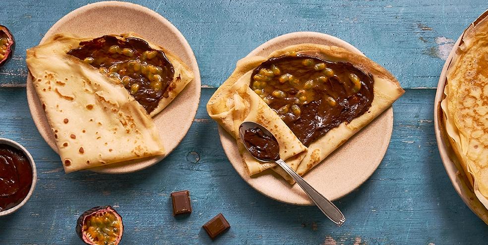 Crêpes mogador, chocolat au lait et fruit de la passion