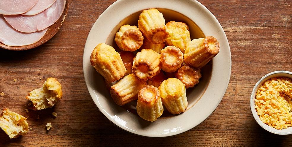 Cannelés bacon cheddar