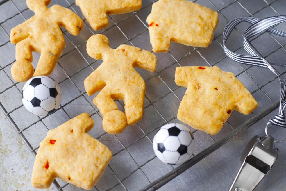 Biscuits footballeurs au parmesan